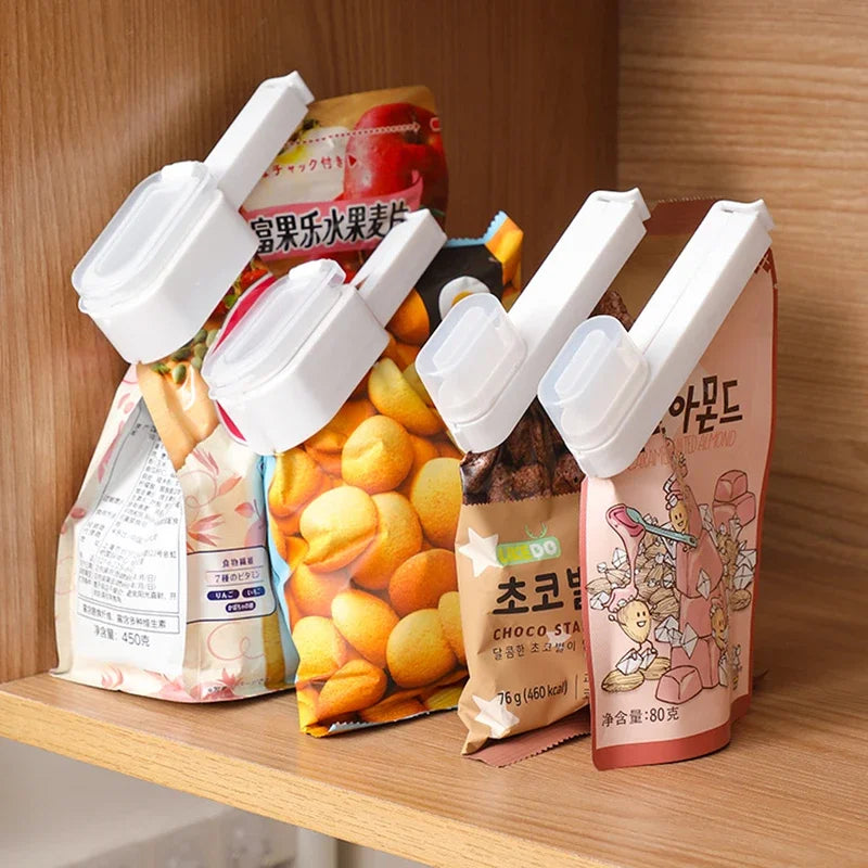 Airtight Food Bag Sealing Clip with Pouring Spout - 1