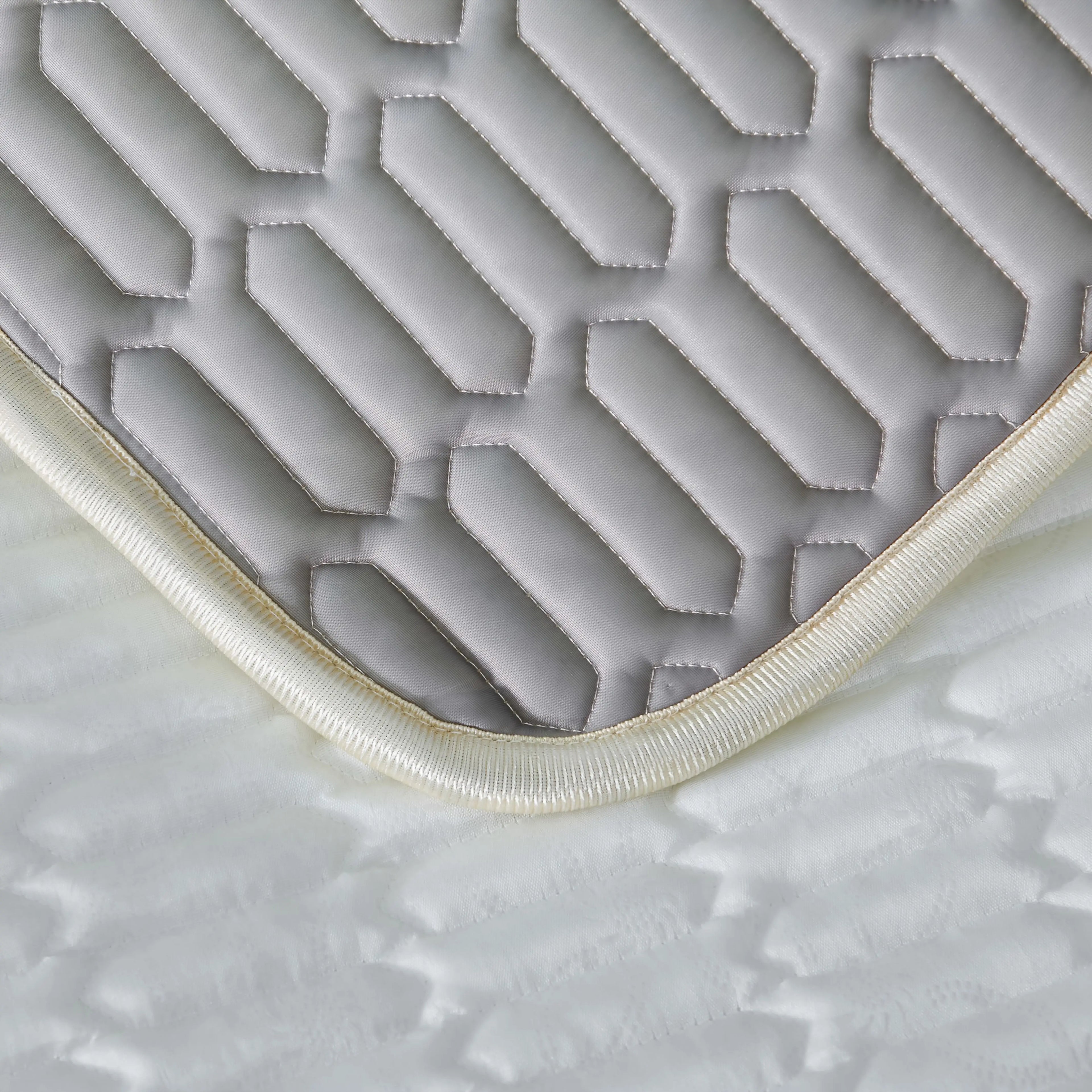 Breathable Latex Cooling Mattress Mat for Summer
