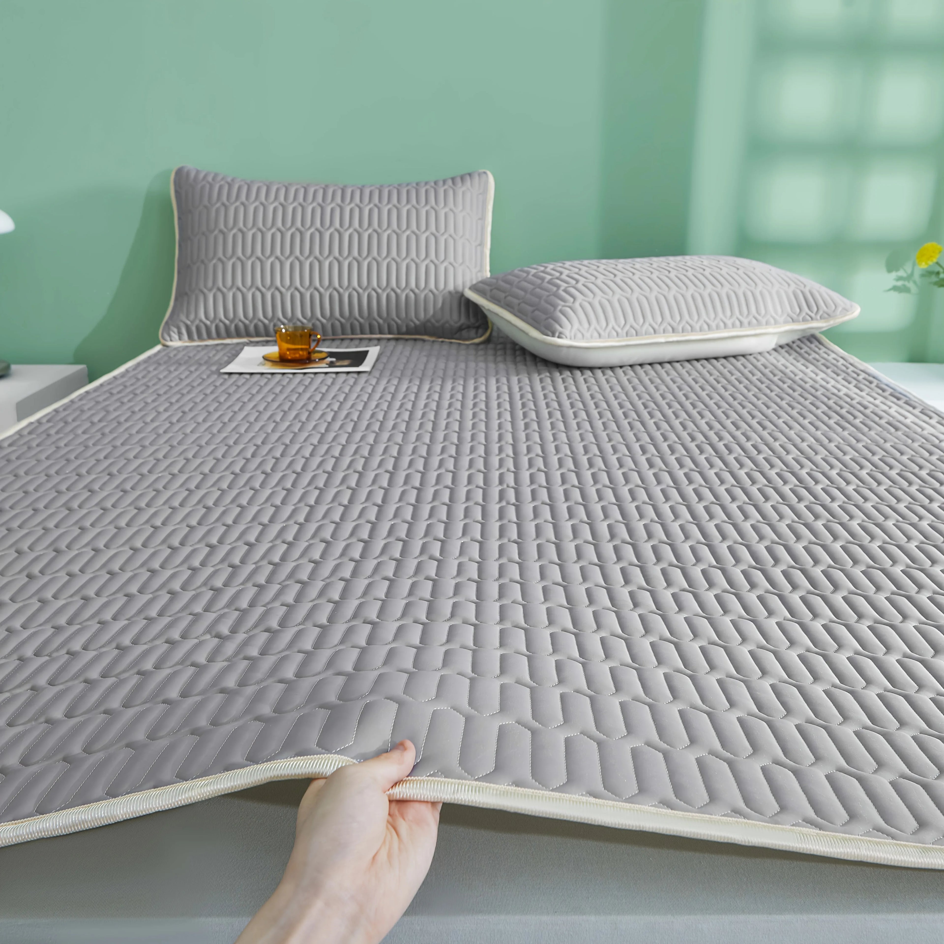Breathable Latex Cooling Mattress Mat for Summer